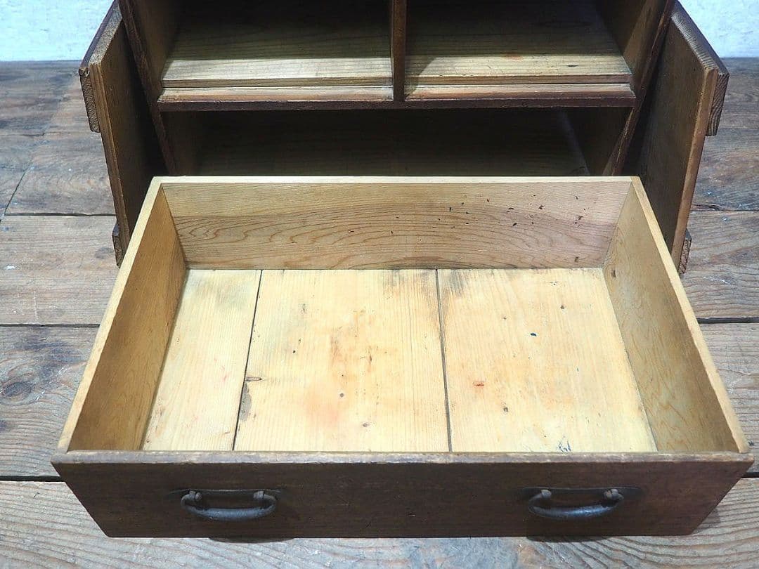 1376 ケンドン扉 レトロな杉の収納棚　ケース　古家具　古道具　アンティーク