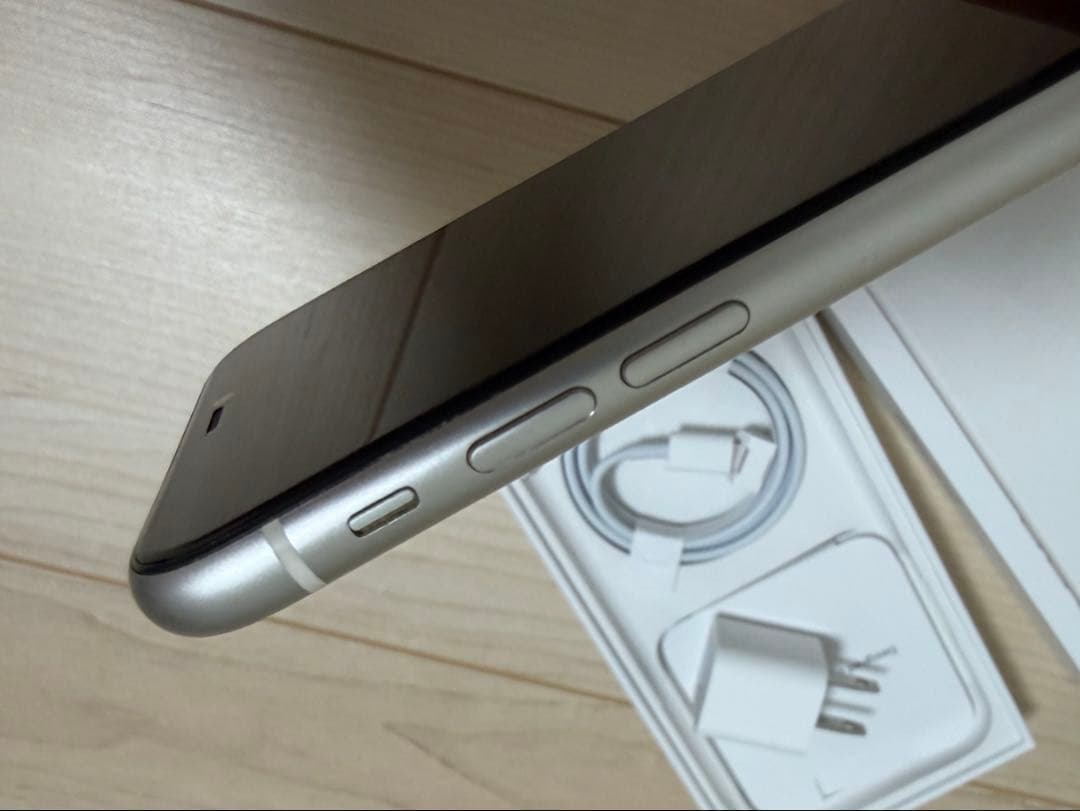 iPhone11 64GB ホワイト　SIMフリー