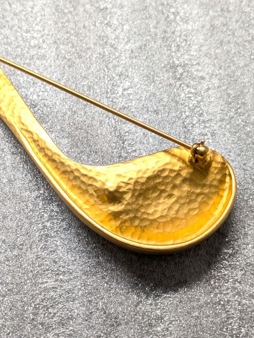 KARL LAGERFELD カールラガーフェルド ブローチ B174