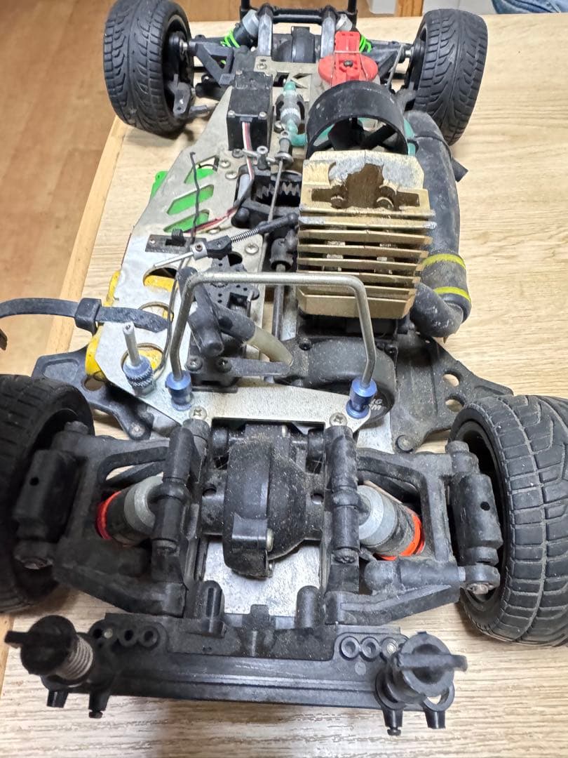 ラジコンカー 油圧サスペンション メタルシャーシ