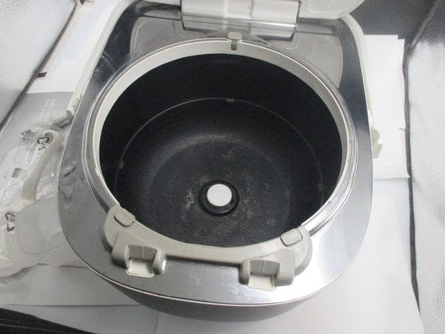 送料無料　パナソニック 圧力IHジャー炊飯器 SR-MPW182 2022年製