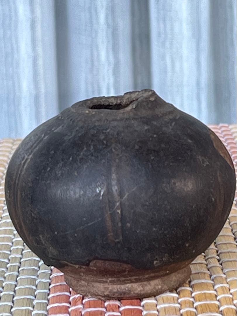 クメール黒釉刻線文壺　 12～13世紀遺跡発掘品カンボジア　埋蔵文化財 貴重標本