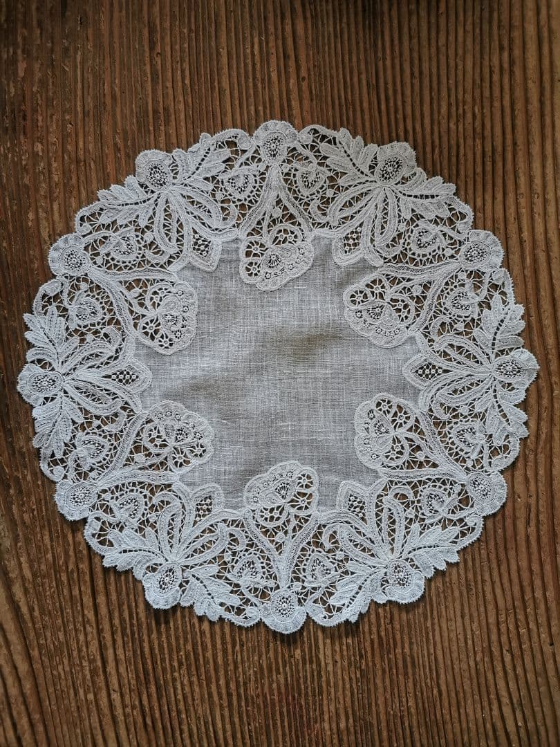 アンティーク ベルギー ポワンドローズ 薔薇と蕾 ニードルワーク レースドイリー