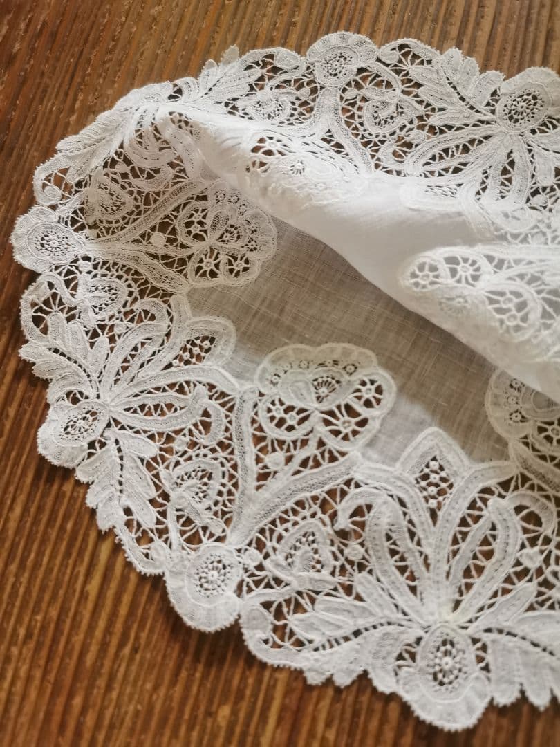 アンティーク ベルギー ポワンドローズ 薔薇と蕾 ニードルワーク レースドイリー