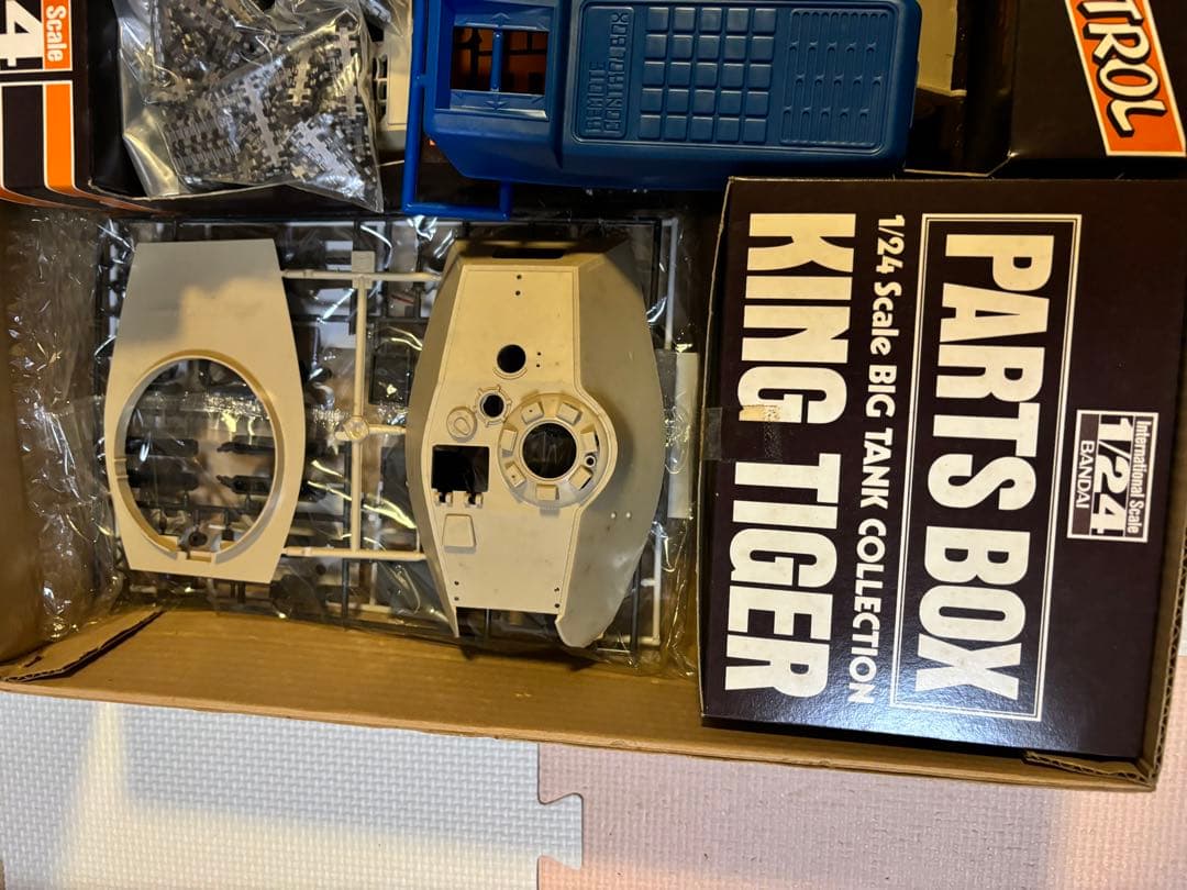 KING TIGER Sd.Kfz.182 ミリタリーモデルキット