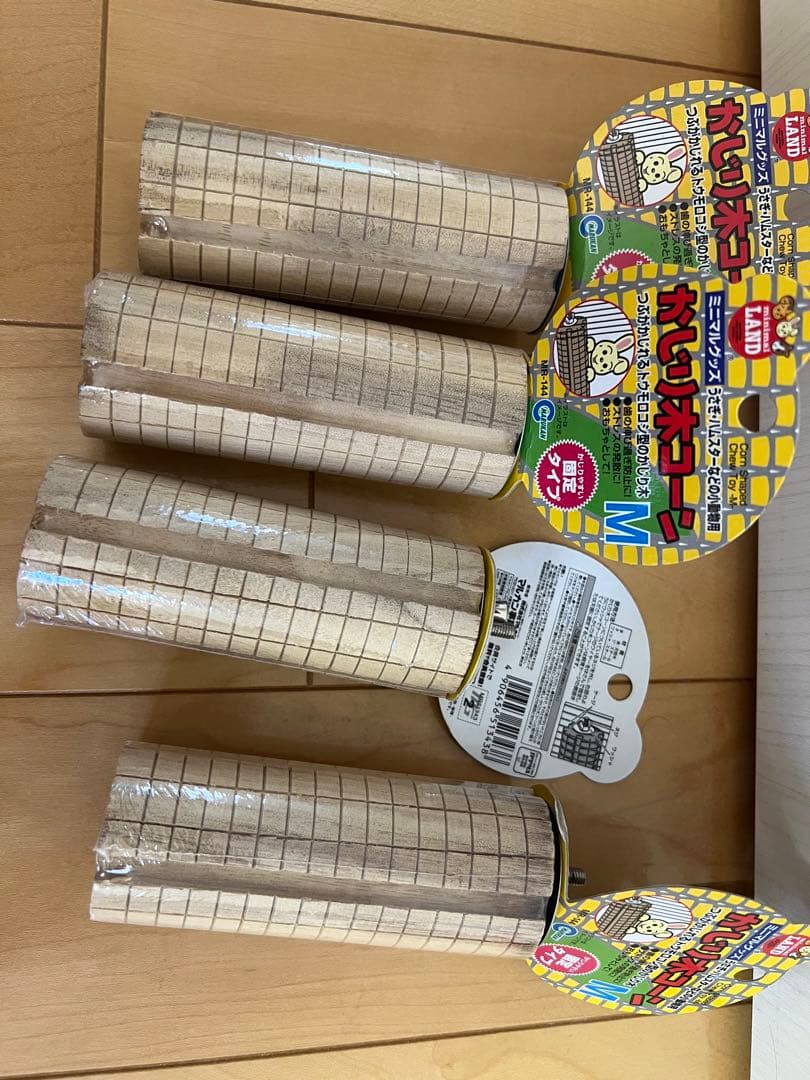 未使用品 牧草カウンター3個とかじり木コーンM4個のセット