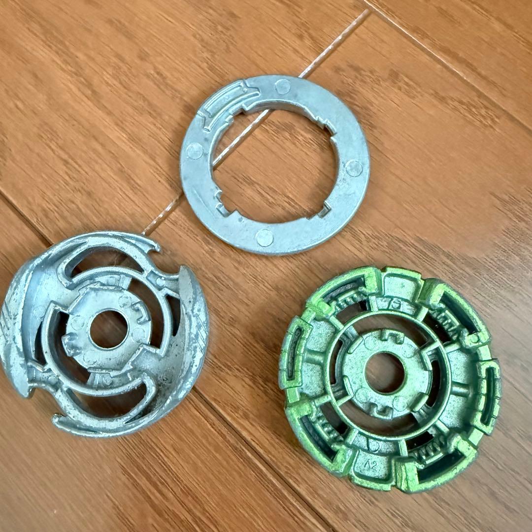 a*3様 メタルファイトベイブレードセット まとめ売り 獣エンブレム付き　第二世