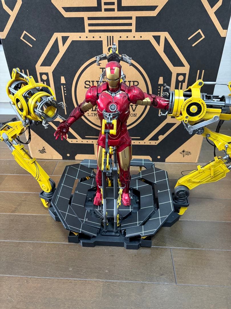 ホットトイズ1/6アイアンマン 2スーツアップガントリー マーク4付き脱着装置