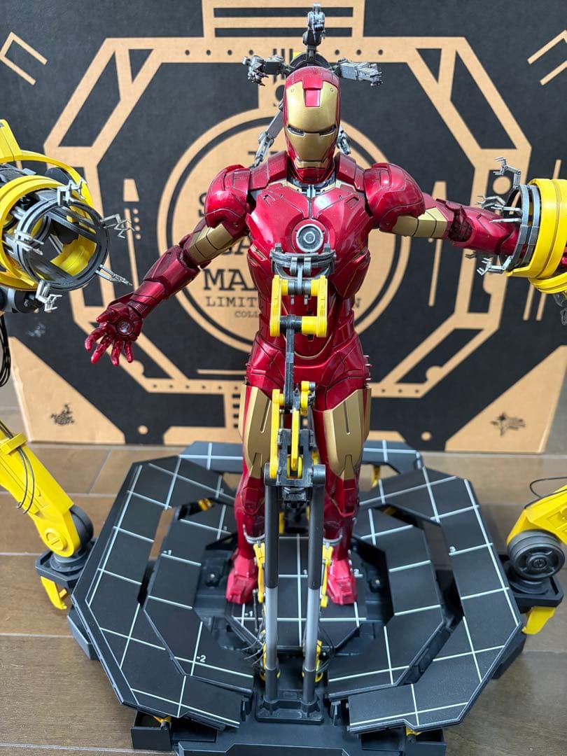 ホットトイズ1/6アイアンマン 2スーツアップガントリー マーク4付き脱着装置