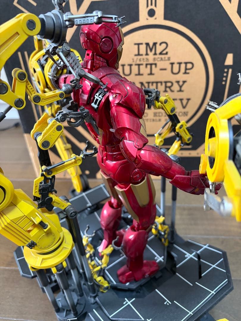 ホットトイズ1/6アイアンマン 2スーツアップガントリー マーク4付き脱着装置