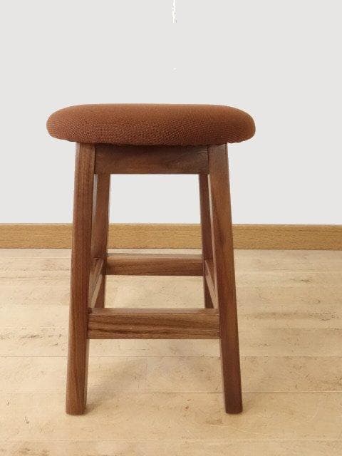 北海道手作り家具　ウォールナット材　スツール　座面布座（茶色）