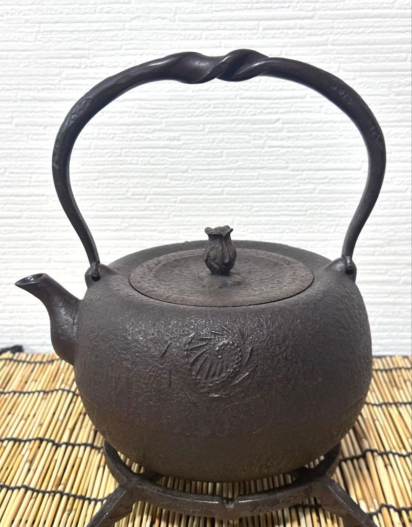 新品、栞、タグ２種付　南部水沢　岩戸賢一郎造　１５型　丸型　龍文様　南部鉄瓶