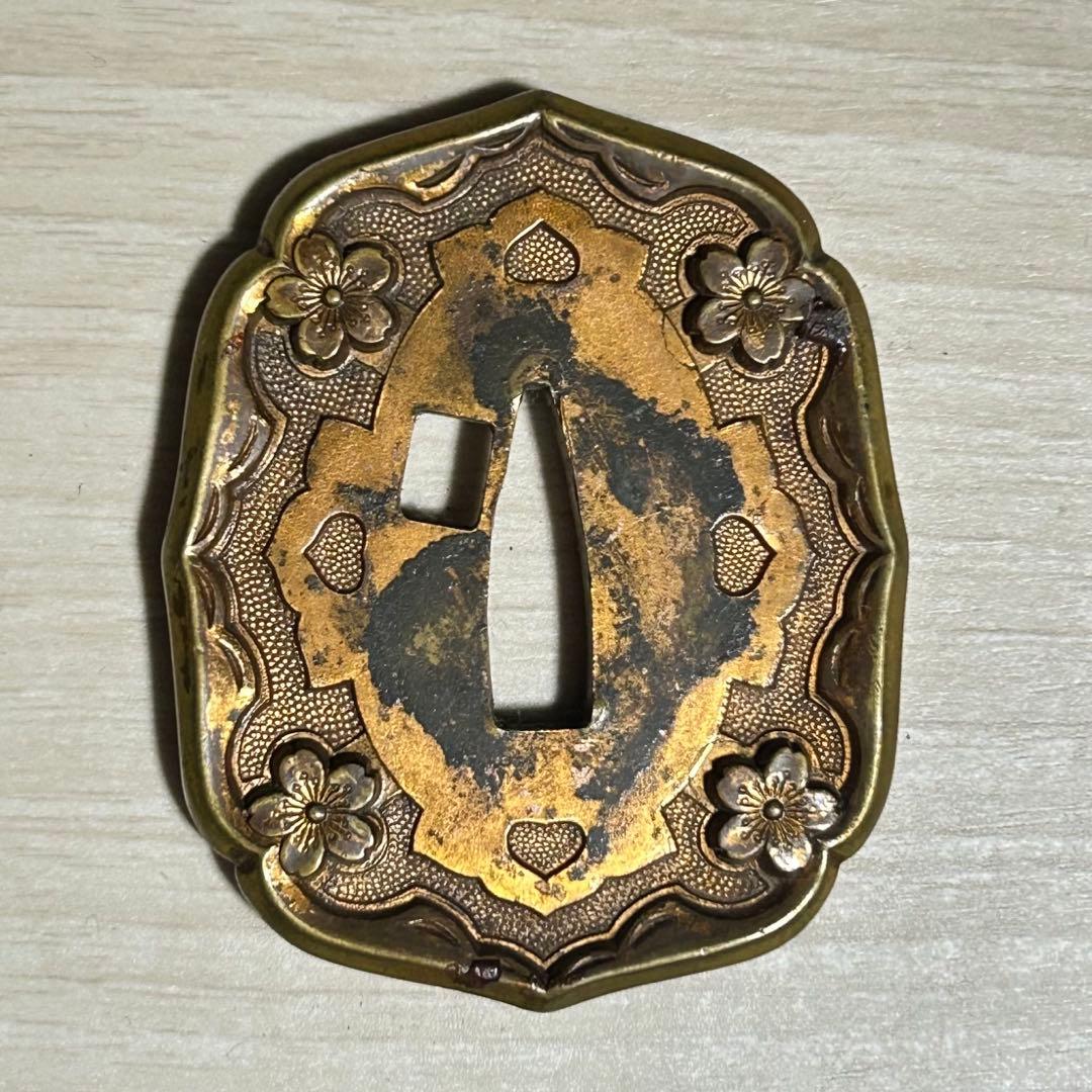 旧家蔵出し品　旧日本軍　桜の花模様　軍刀　鍔　箱無し　特価！