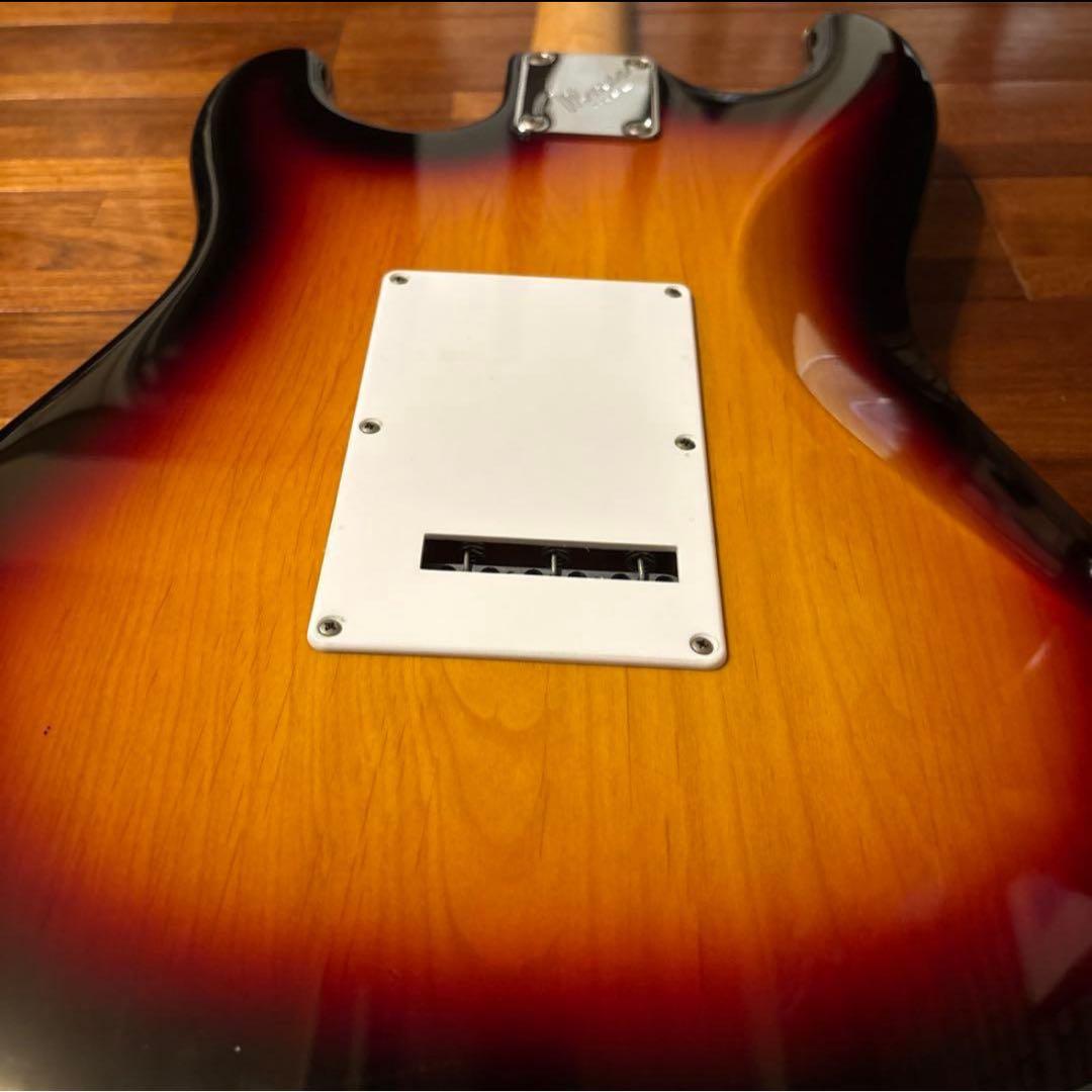 ストラトキャスター タイプ　エレキギター (センターブレンダー回路搭載)
