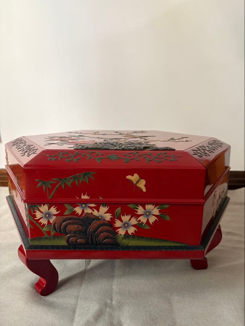 紅房 べんぼう 琉球漆器 朱漆花鳥箔絵六角東道盆 梅 牡丹 鳥 蝶