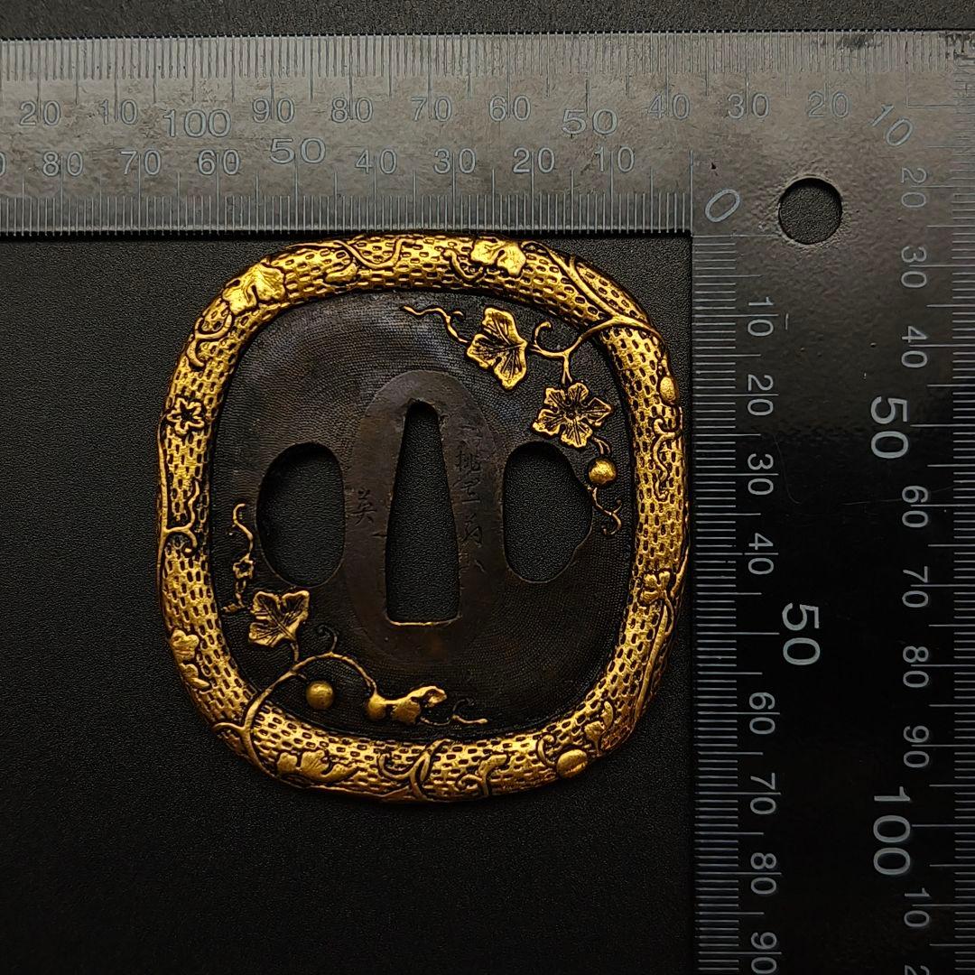 い*ん様 日本刀装具　刀鍔　花の図　銅地　細工　金銀メッキ　刀剣美術　武道具