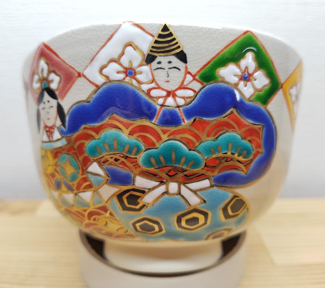 送料込【逢絢亭・新品】茶道具 茶碗 京焼 雛に花菱の図 伊坂清香 共箱入り