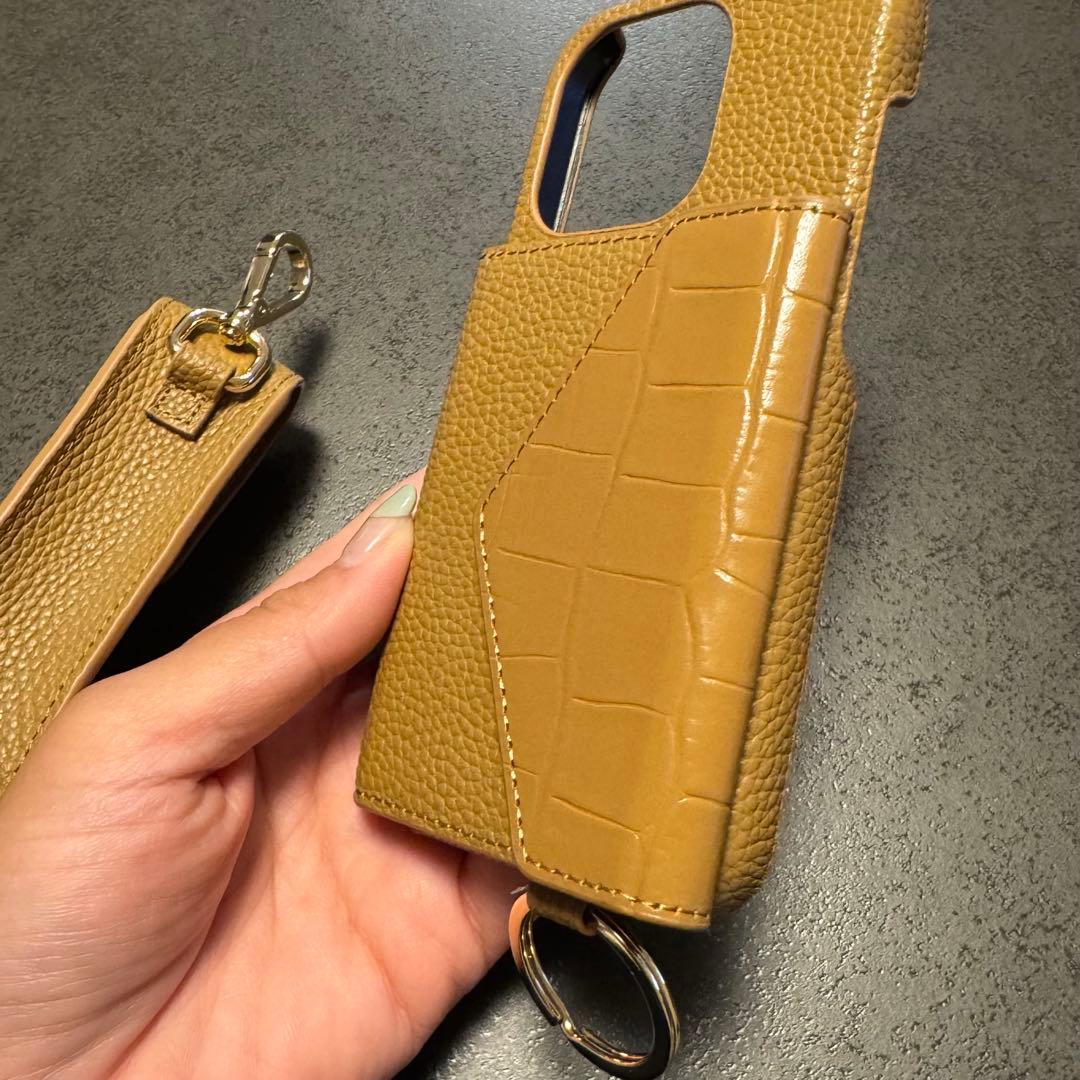 iPhone15Pro しいちゃん　スマホケース　リップケース　ベージュ