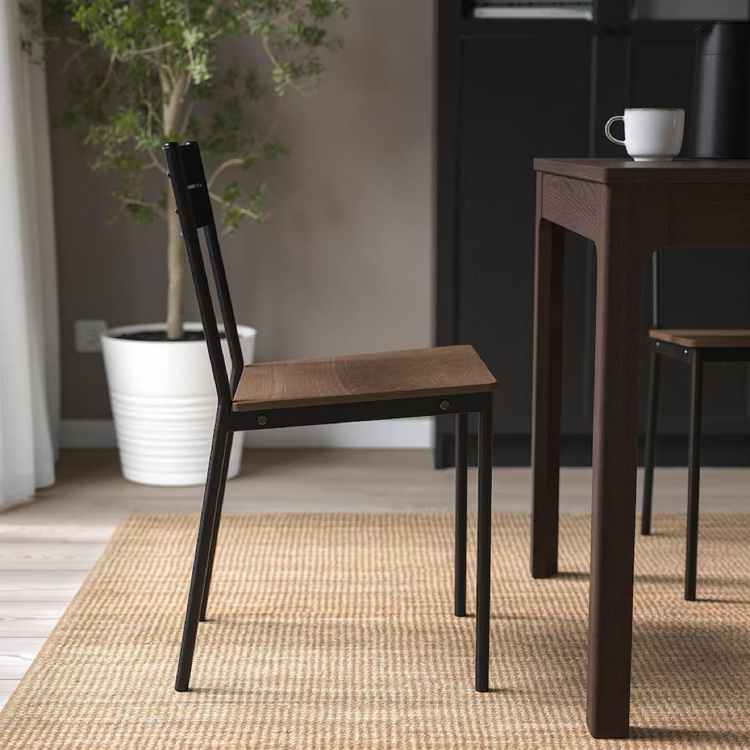 無垢材ダイニングテーブルとIKEAの椅子2脚