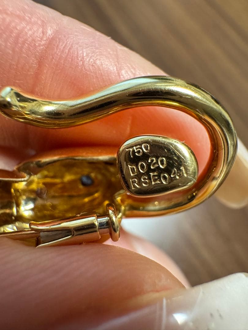 鑑別書付き　豹/パンサーブローチ　k18YG 色石　ダイヤ16.9g