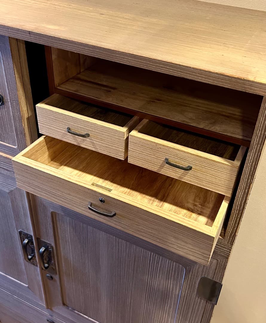 【中古品】桐箪笥　着物収納　時代家具　桐製　アンティーク　昭和レトロ　送料込