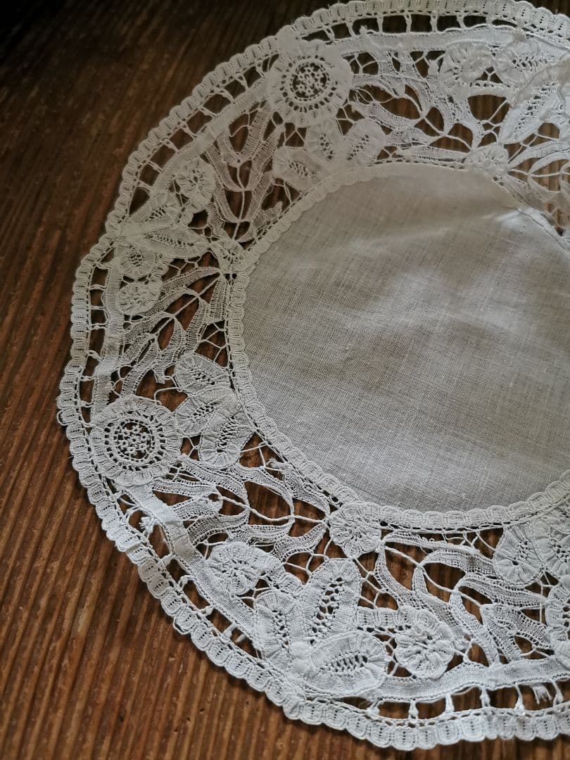 アンティーク ベルギープリンセスレース 30㎝ドイリー 向日葵＆小花モチーフ