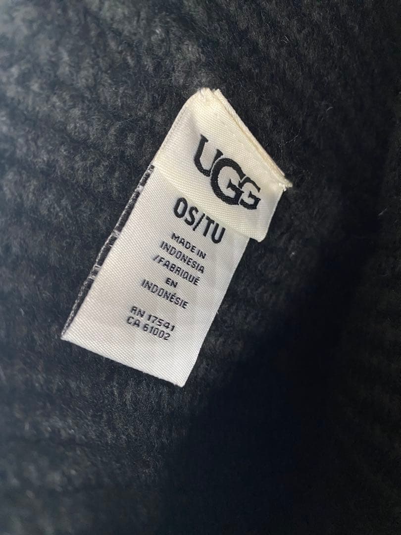 UGG アグ ニット帽 ロゴ刺繍　ビーニー ブラック 新品