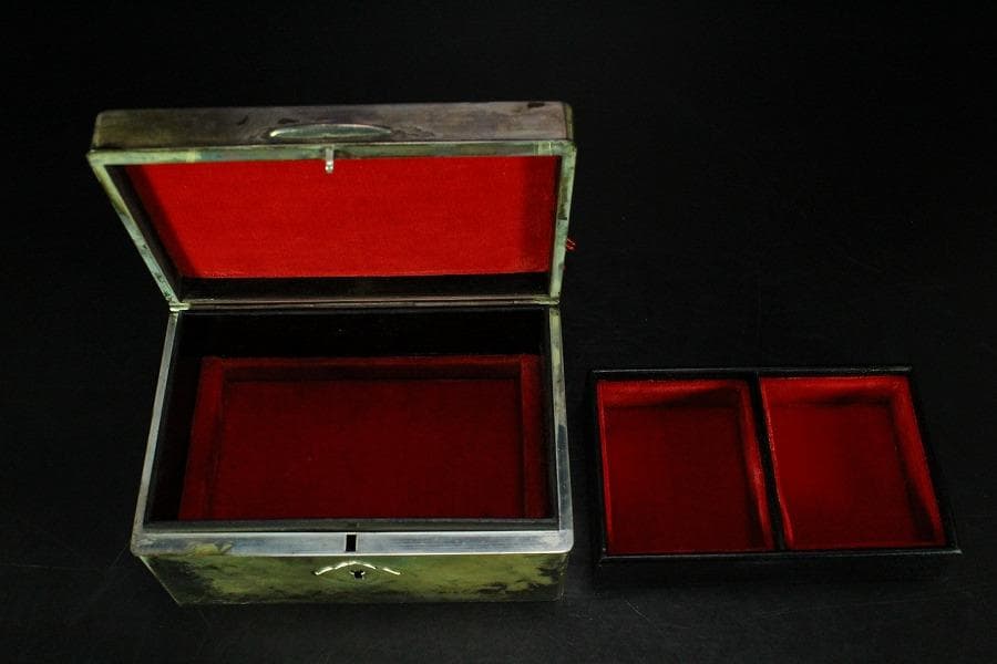 銀製 刻花紋 宝石箱 silver 鍵付 未使用(K-XA675)