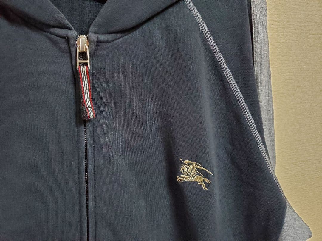 バーバリー　ブラックレーベル ホースマーク入り　ジップアップパーカー