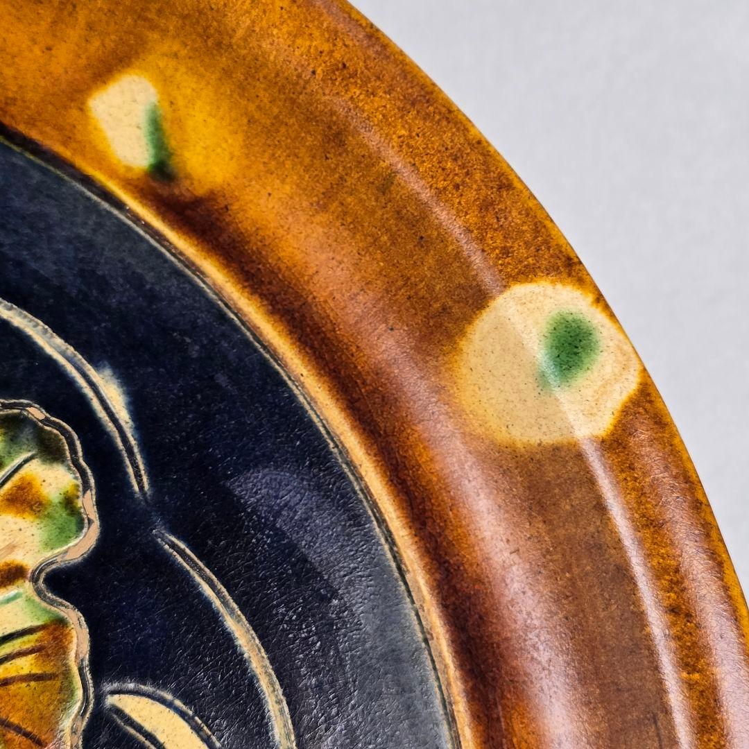 舶来品 希少 中国古磁 唐三彩 陽刻 手描き 蓮魚紋 筆添 筆洗 観賞皿 超美品