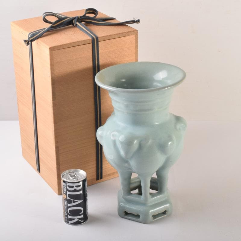 中国　龍泉窯　粉青釉　羊形瓶　高さ約30.5cm　時代箱付　C　7178A