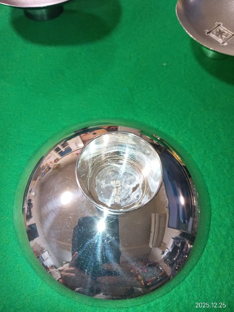 純銀製　三ツ重　ロゴ入り盃　 201g