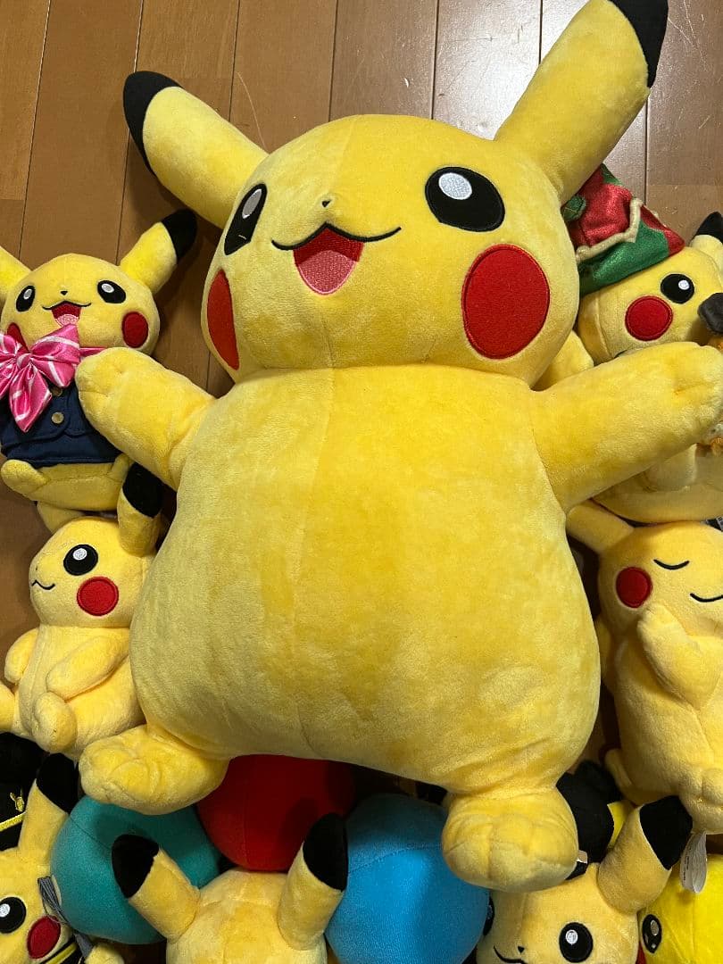 ピカチュウのぬいぐるみ　9つまとめ売り