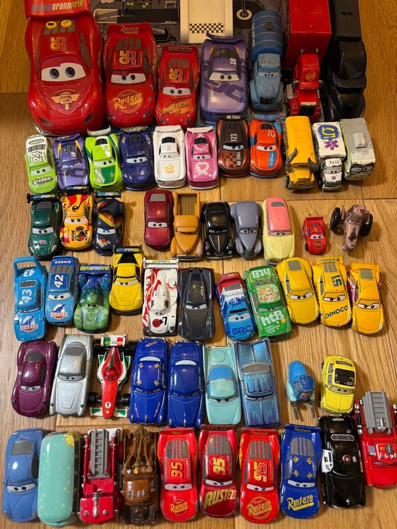 トミカ　カーズ ミニカーセット 58台 スロープ付き