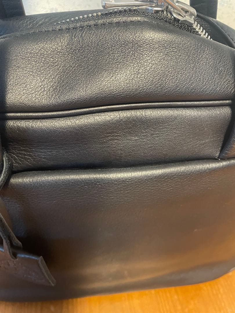 REN ブラックレザー ハンドバッグ