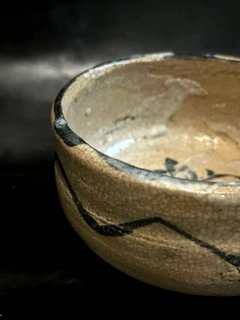 美しい古美術◾️蔵からかなり古そうな年代物の古志野焼か古唐津焼が出て来ました。