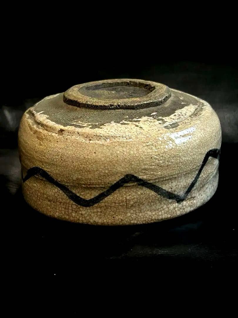 美しい古美術◾️蔵からかなり古そうな年代物の古志野焼か古唐津焼が出て来ました。