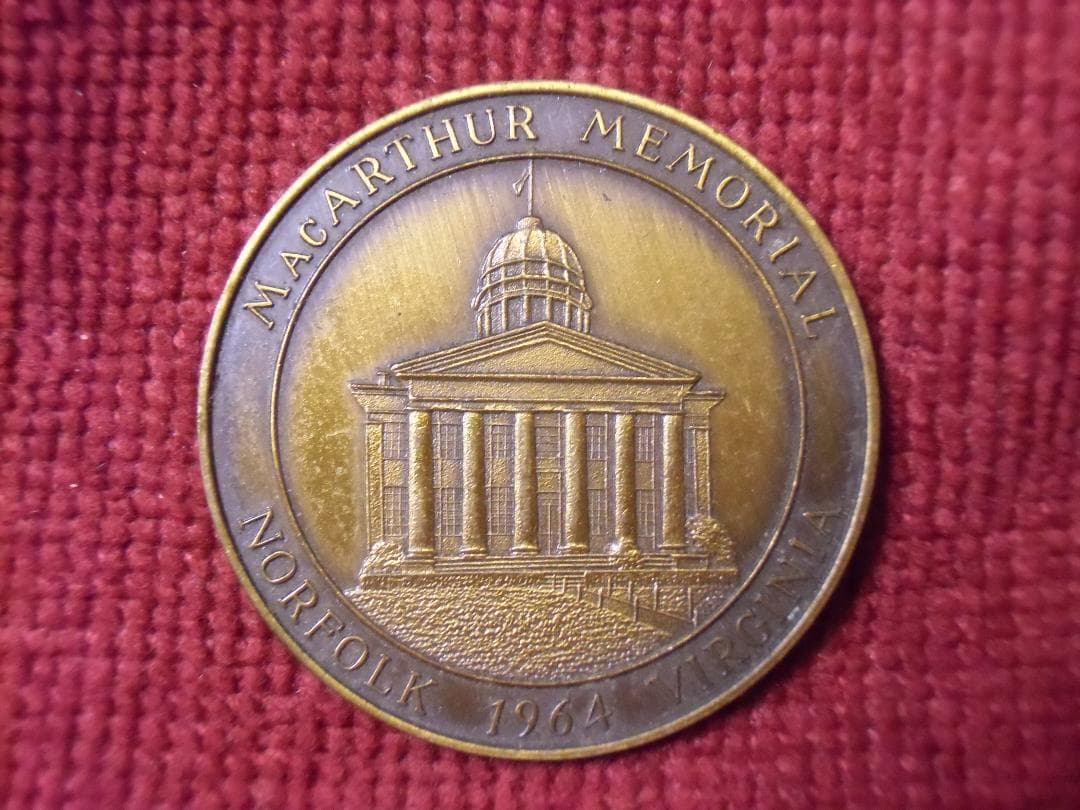 ★１９６４年＊アメリカ軍＊マッカーサー元帥記念館メダル（実物）