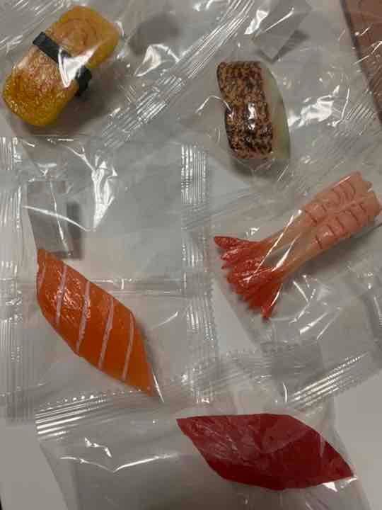 食品サンプル（お寿司）500個　ガチャガチャに最適