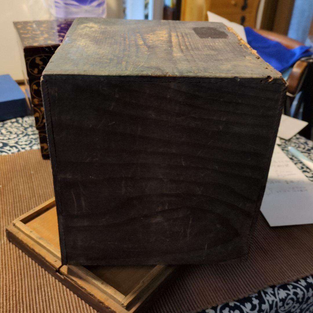 木製漆塗り蒔絵4段重箱箱入り 16x15x高さ17センチ