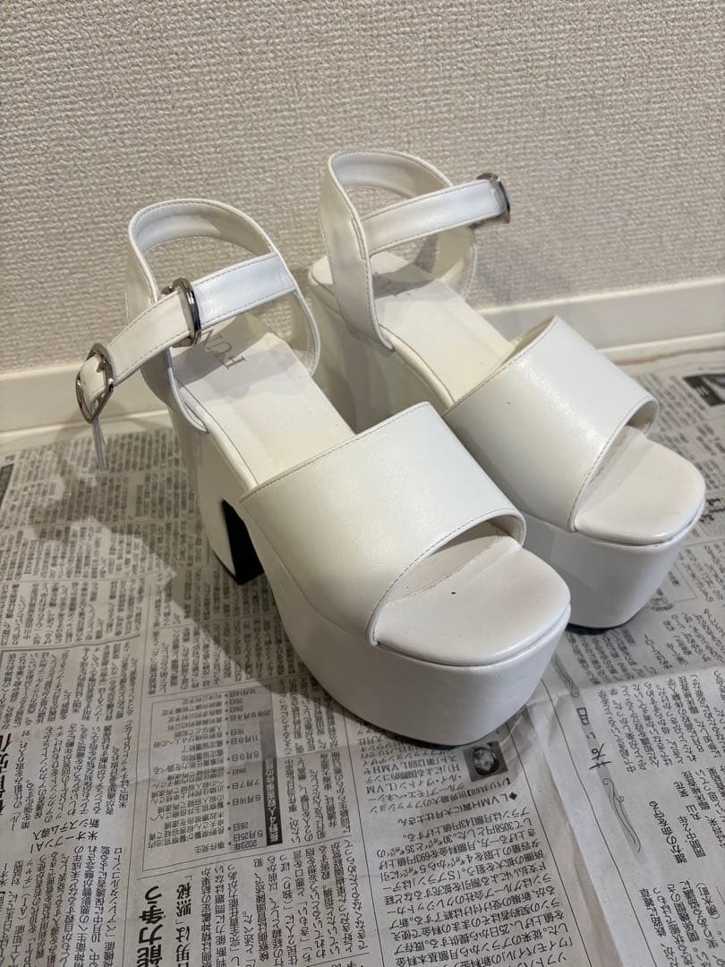 【えっちゃん】ウェディングドレスAライン 刺繍スリーブ有りH0160 5号