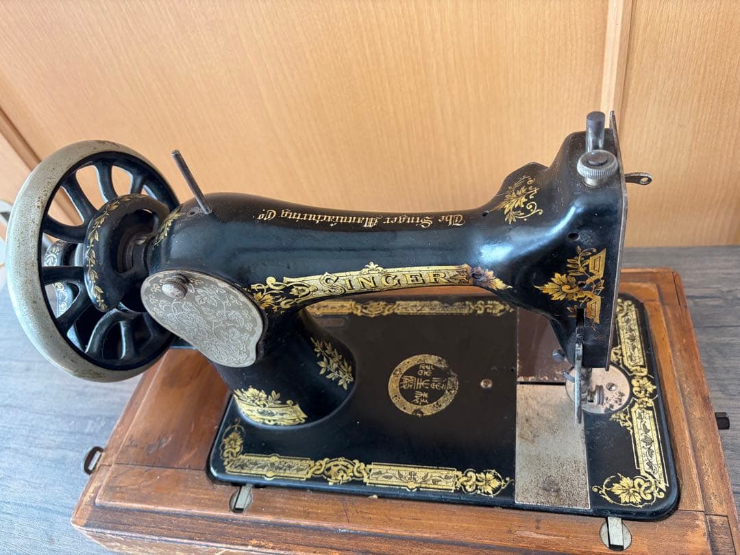 SINGERミシン 金色装飾付き