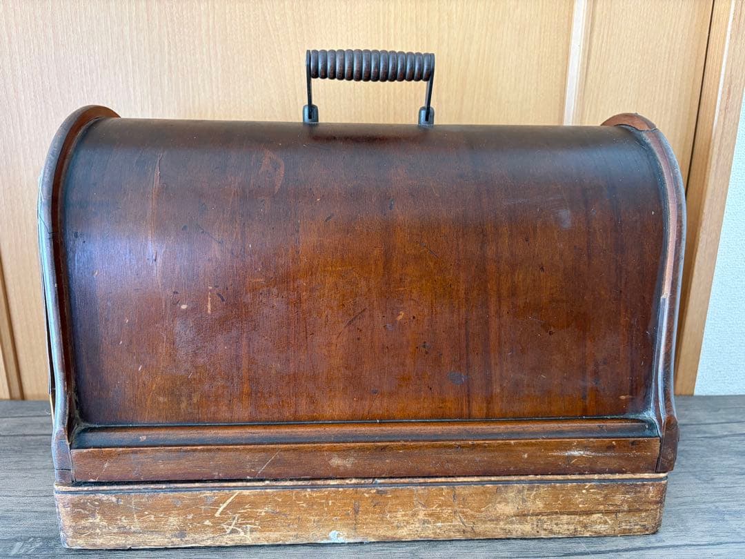 SINGERミシン 金色装飾付き