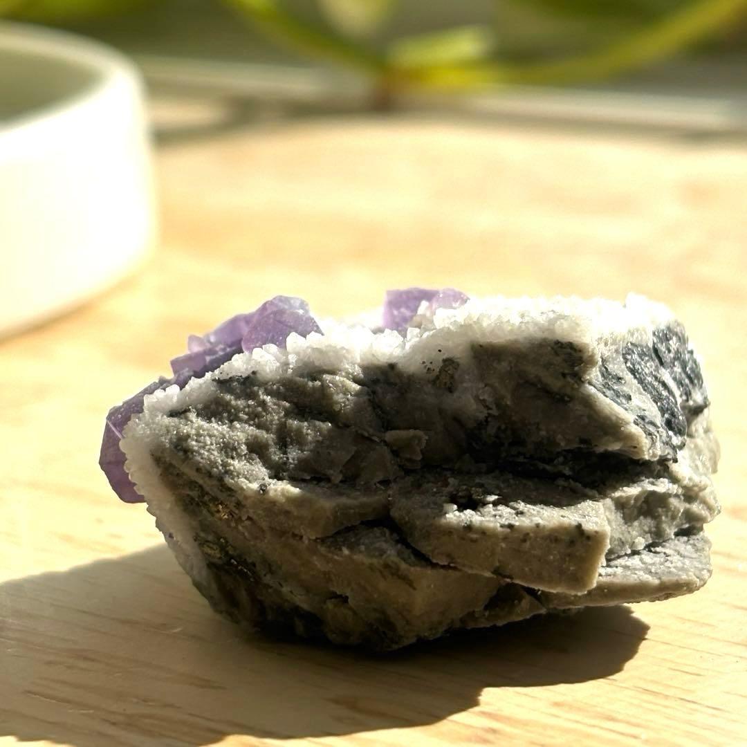 中国 ヤオガンシャン産　パープルブルー　フローライト　水晶　共生鉱物　鉱物標本