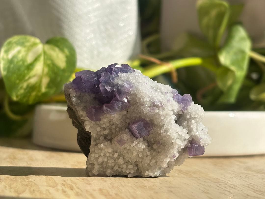 中国 ヤオガンシャン産　パープルブルー　フローライト　水晶　共生鉱物　鉱物標本