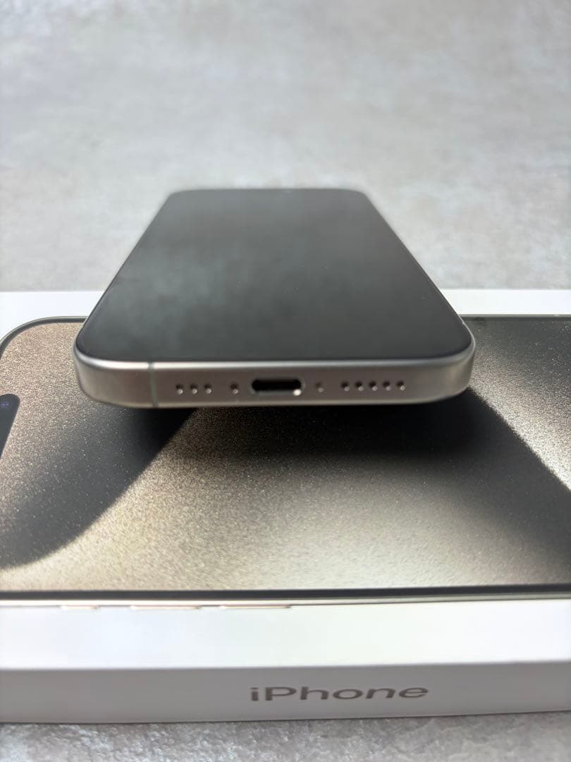 ヨ*ル様 Apple iPhone 15 Pro 256GB 本体 ナチュラルチ