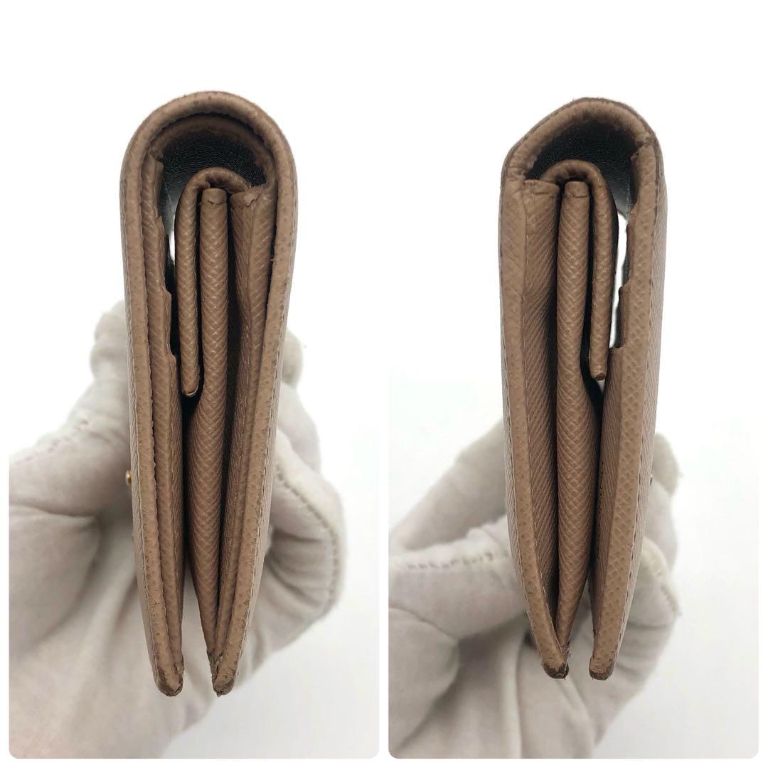 【近年型・美品✨】プラダ 二つ折り財布 サフィアーノレザー トライアングル