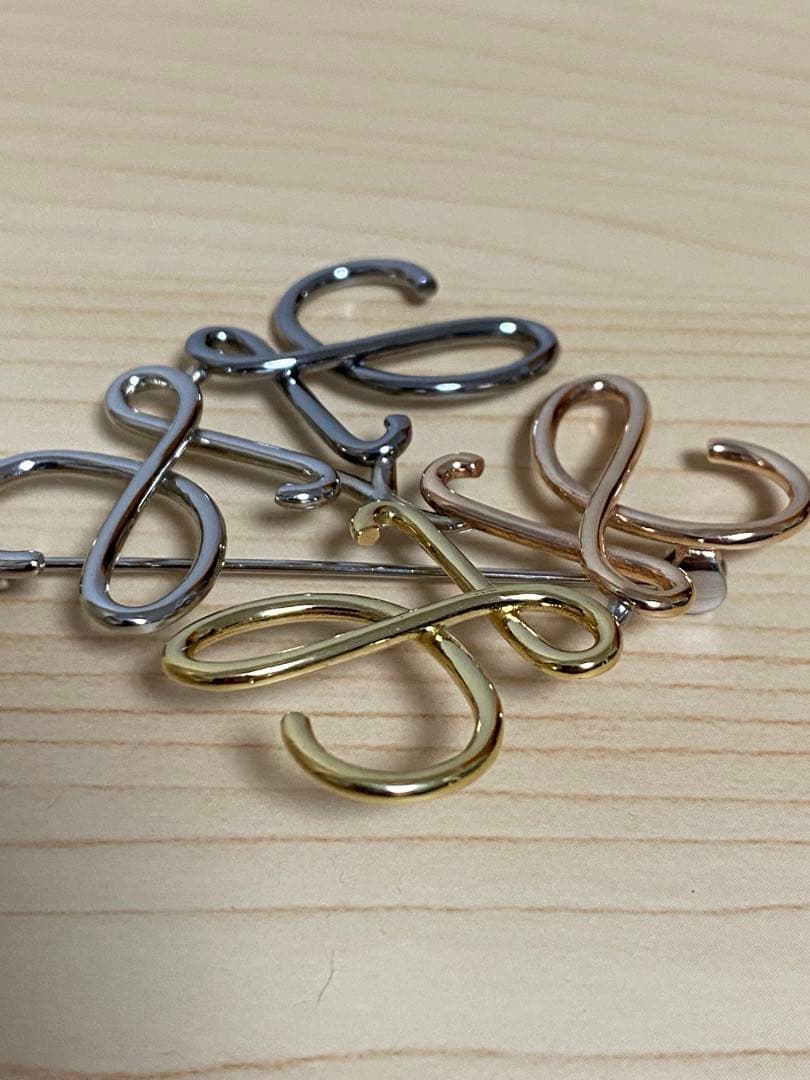 LOEWE ロエベ アナグラムブローチ マルチカラー