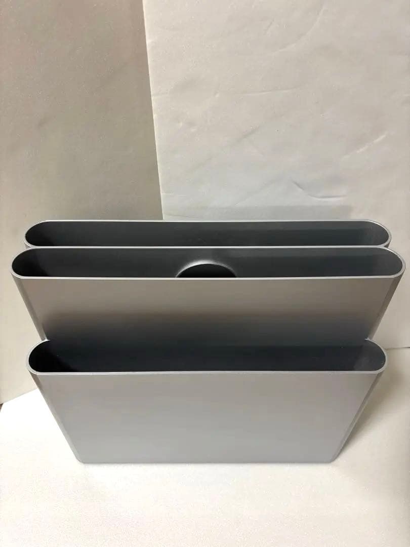 送料無料♪美品カルテル　マガジンラック　グレー　イタリア製　早め希望　値下げ不可