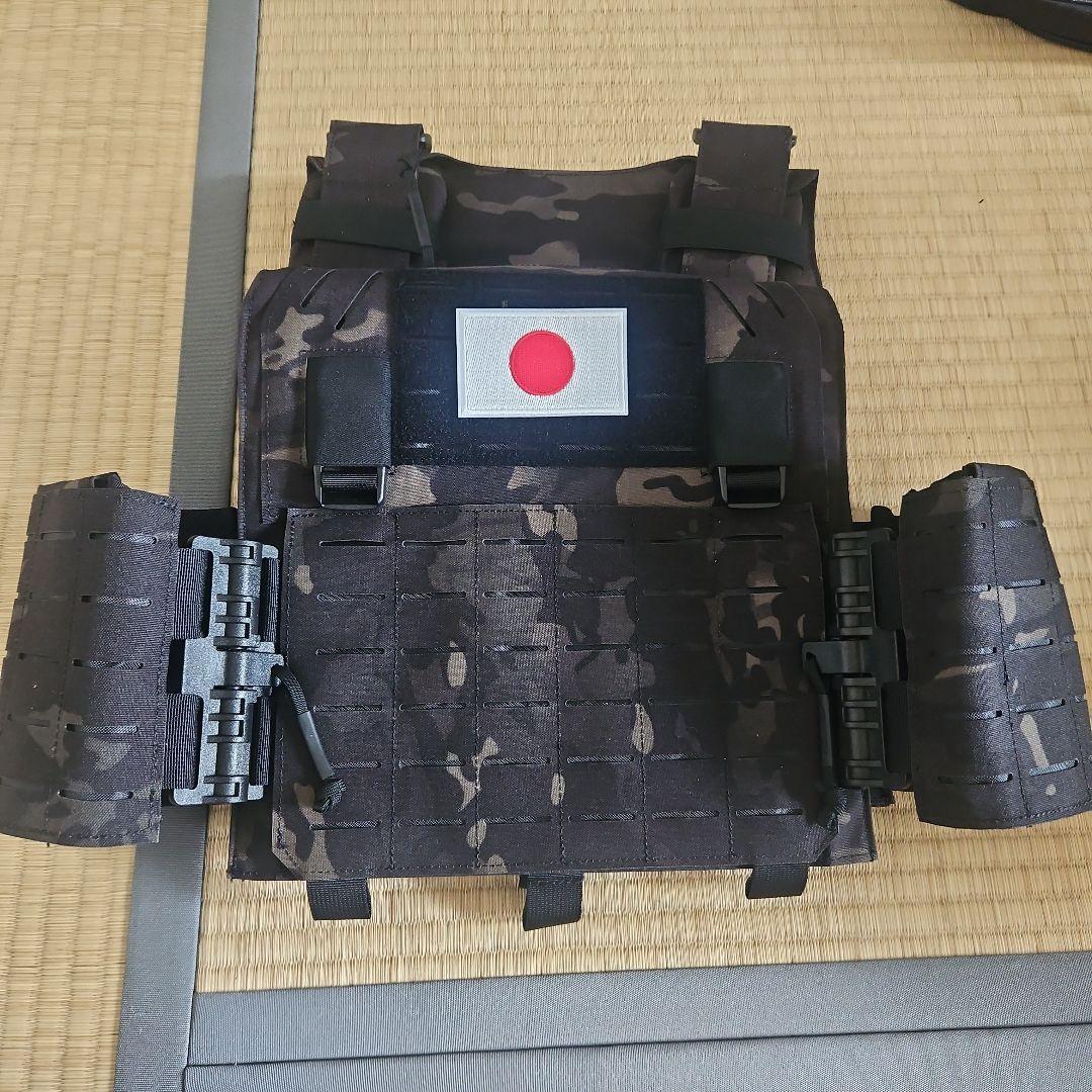 迷彩プレートキャリア 日本の国旗付き